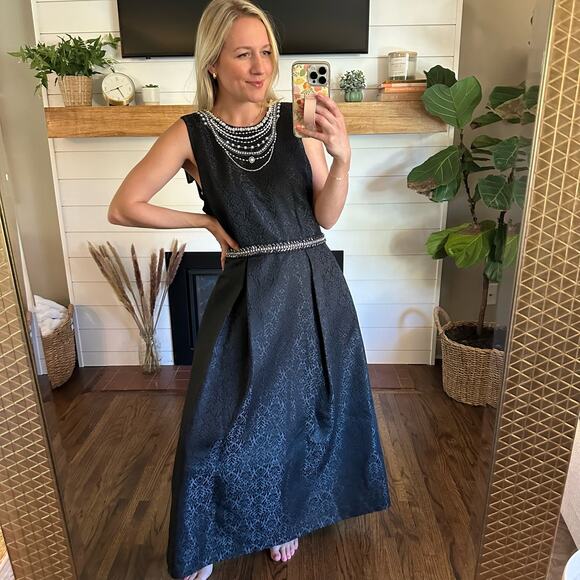 NWT Alicia and Olivia Jewel Embellished Textured Pleated Gown Black - Picture 1 of 12